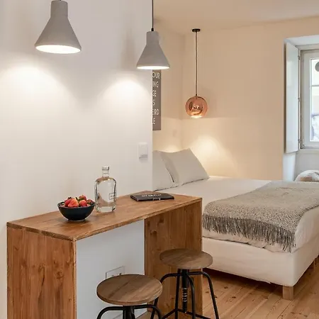 Apartment Plum Guide - Childhood Crush Lisbon